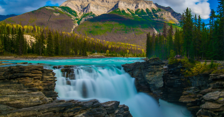 From bustling cities to tranquil national parks, here are the 10 best places to visit in Canada — perfect for adventurers and foodies alike.